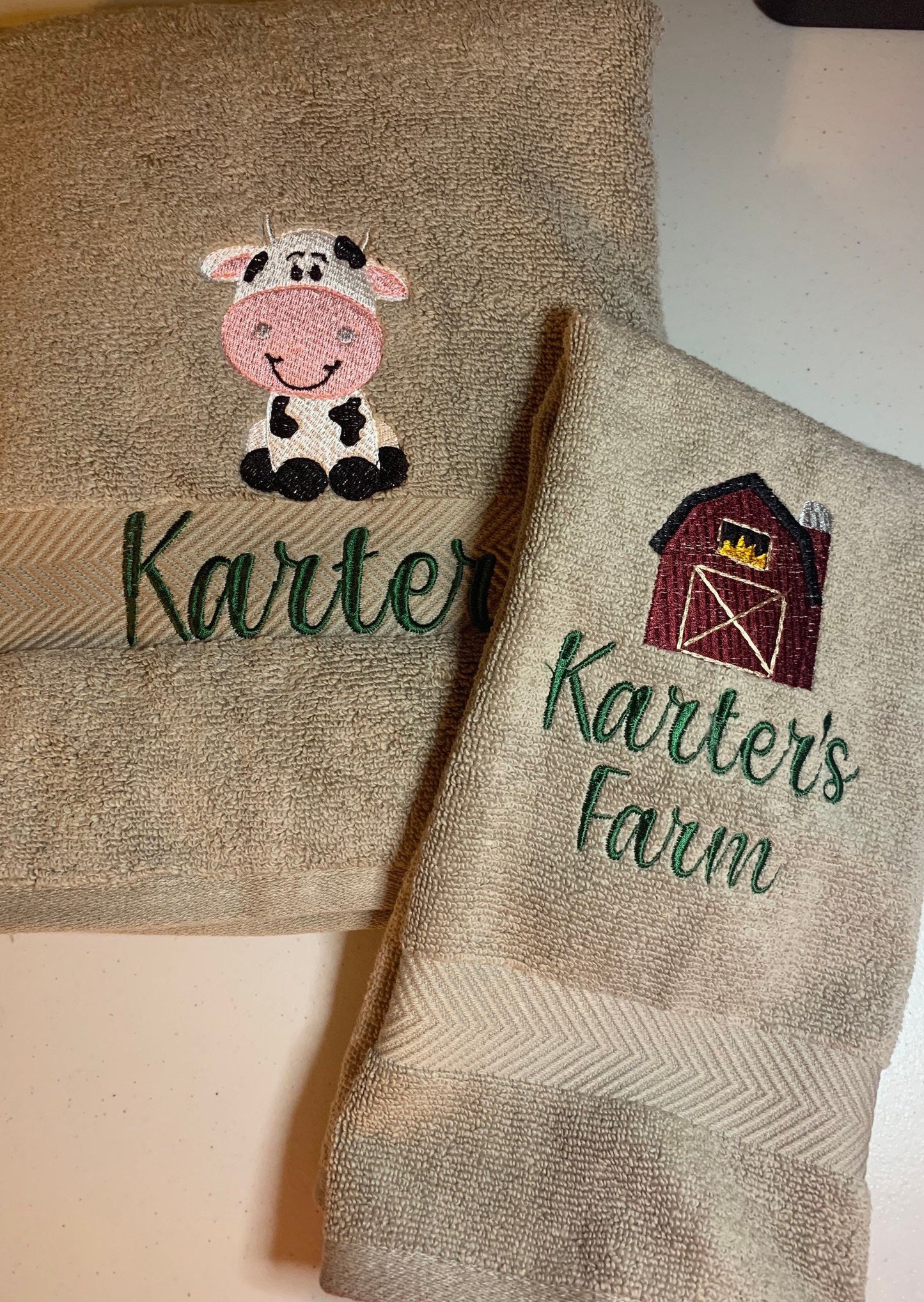 Farm Animal Towels | Machine Embroidery | Monogrammed Towels | Hand Towels | Home Decor | Red Barn Towel | Old Mac Donald towels